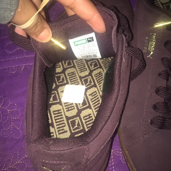 Lightly used burgundy pumas - Picture 2 of 5
